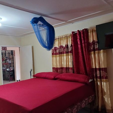 أوشو ريوس Tina'S Guest House المظهر الخارجي الصورة