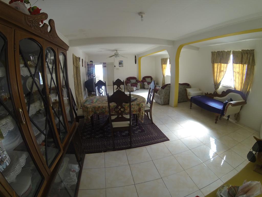 Tina'S Guest House أوشو ريوس المظهر الخارجي الصورة