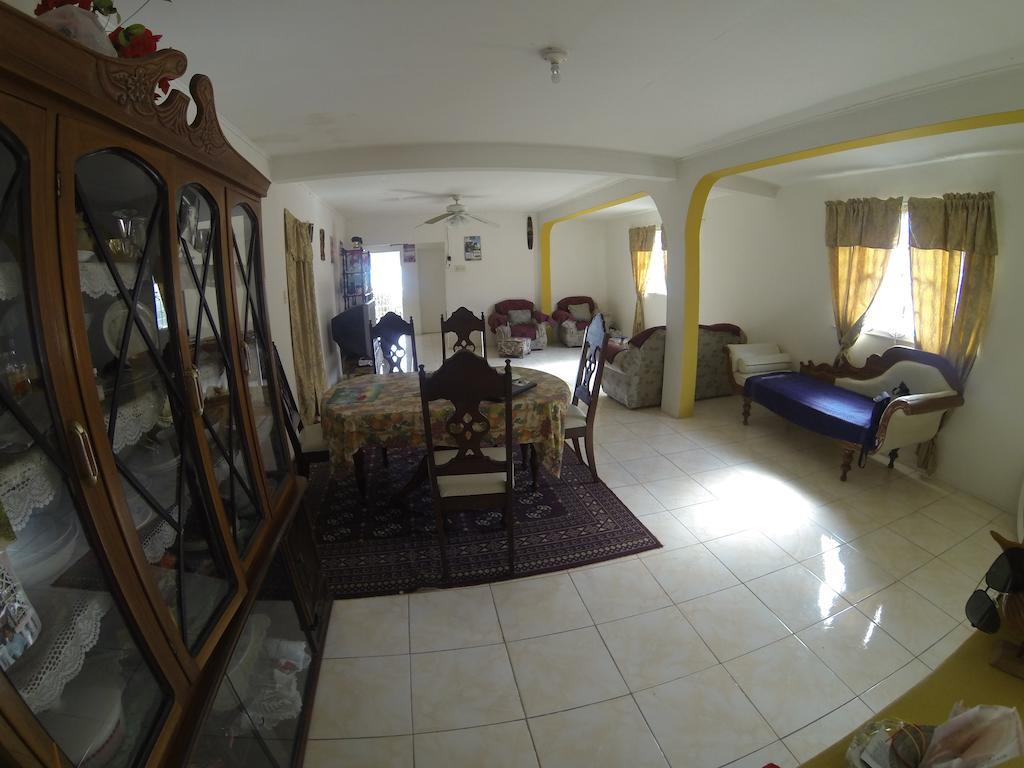 أوشو ريوس Tina'S Guest House المظهر الخارجي الصورة